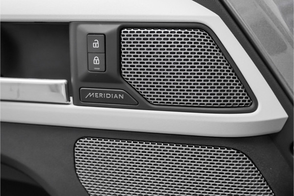 Land Rover Defender 110 2.0 D240 110 HSE 7-Pers Pano Trekhaak ACC Meridian