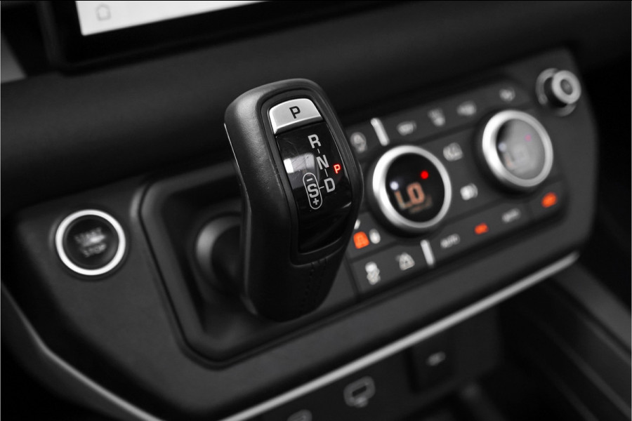 Land Rover Defender 110 2.0 D240 110 HSE 7-Pers Pano Trekhaak ACC Meridian