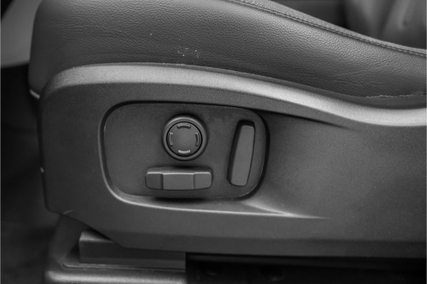 Land Rover Defender 110 2.0 D240 110 HSE 7-Pers Pano Trekhaak ACC Meridian