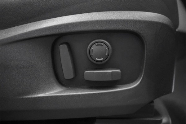 Land Rover Defender 110 2.0 D240 110 HSE 7-Pers Pano Trekhaak ACC Meridian