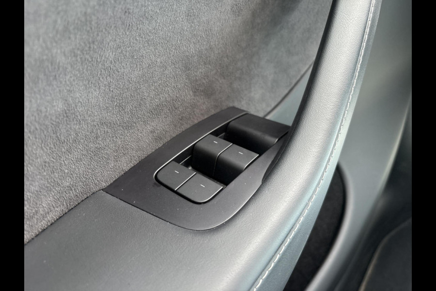Tesla Model Y Long Range AWD 75 kWh | 93,6% SOH | Leder | Panoramadak | Winterset |