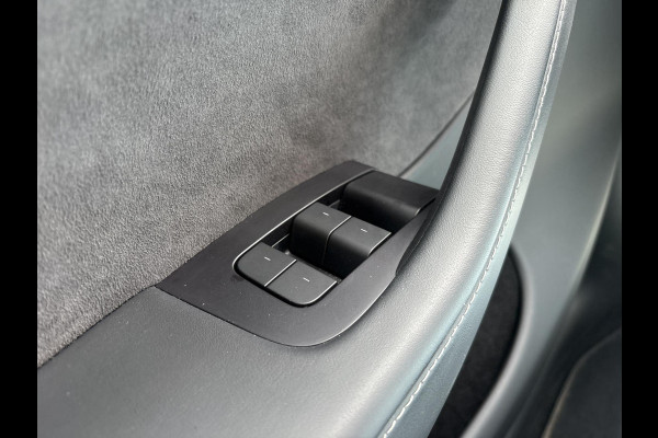Tesla Model Y Long Range AWD 75 kWh | 93,6% SOH | Leder | Panoramadak | Winterset |