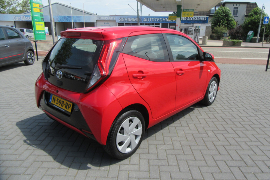 Toyota Aygo 1.0 VVT-i x-play, Camera, Cruise Control, Carplay