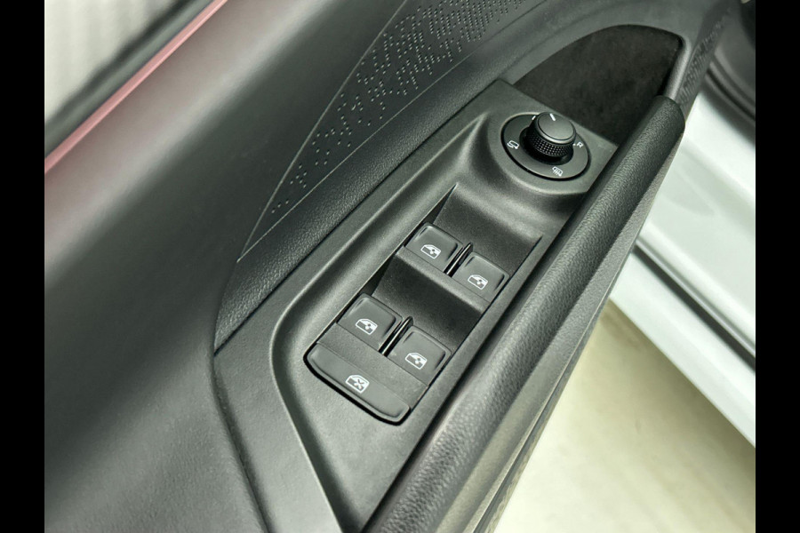 Škoda ENYAQ iV 80 Sportline Navigatie Climate Pack Camera DAB Led Lichtmetalen Velgen Parkeer sensoren