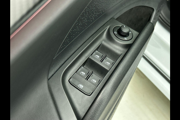 Škoda ENYAQ iV 80 Sportline Navigatie Climate Pack Camera DAB Led Lichtmetalen Velgen Parkeer sensoren