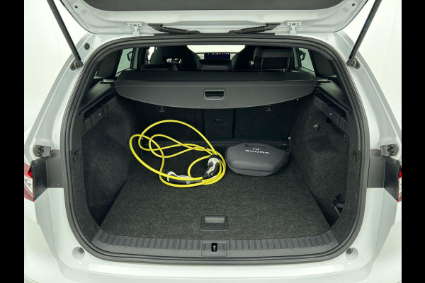 Škoda ENYAQ iV 80 Sportline Navigatie Climate Pack Camera DAB Led Lichtmetalen Velgen Parkeer sensoren