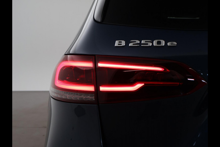 Mercedes-Benz B-Klasse 250e PREMIUM + SFEERVERLICHTING | ADAPTIVE CRUISE | 360 CAMERA | 18 INCH | WIDESCREEN