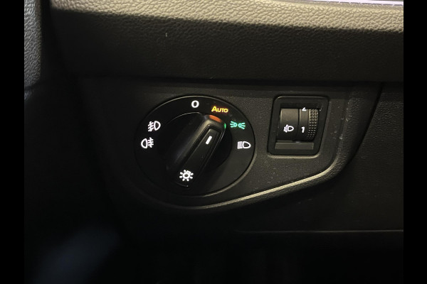 Volkswagen Polo 1.0 TSI Goal Automaat Navigatie Apple Carplay/Android Auto Parkeersensoren Adaptive Cruise Control Stoelverwarming Matrix LED koplampen Climate Control Lichtmetalen velgen