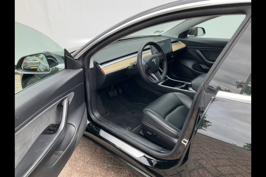 Tesla Model 3 Standard RWD Plus 60 kWh Autopilot Black magic
