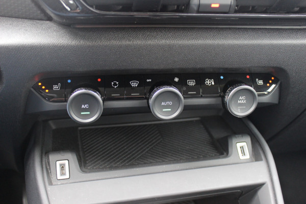 Citroën Ë-C4 Feel 50 kWh / Camera / Head-up / Keyless / CarPlay / 18'' / Dodehoek / DAB / Cruise Control / Full-LED