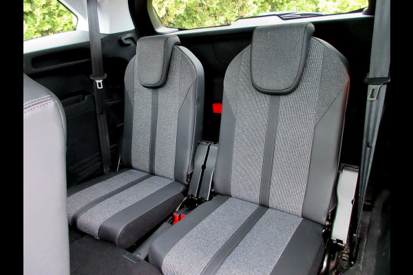 Peugeot 5008 1.2 PureTech Allure Automaat * 7-pers. * Panorama *