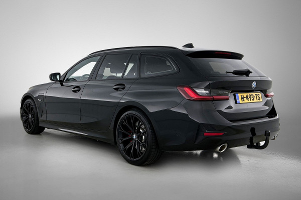BMW 3 Serie Touring 320e Business Edition Plus(NL-auto, Goed OnderH, Carplay, Trekhaak, Camera, Navi Pro, StoelV, Etc)