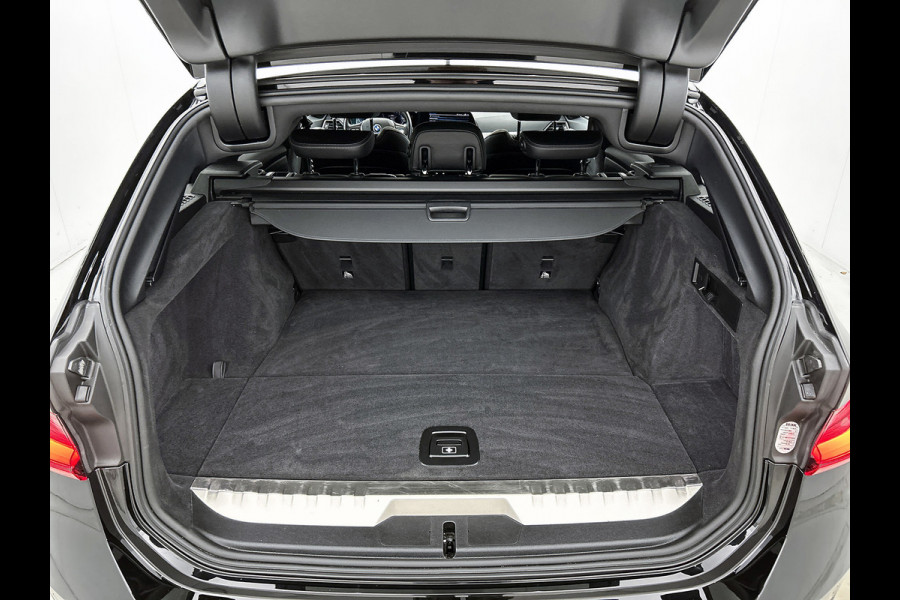 BMW 3 Serie Touring 320e Business Edition Plus(NL-auto, Goed OnderH, Carplay, Trekhaak, Camera, Navi Pro, StoelV, Etc)