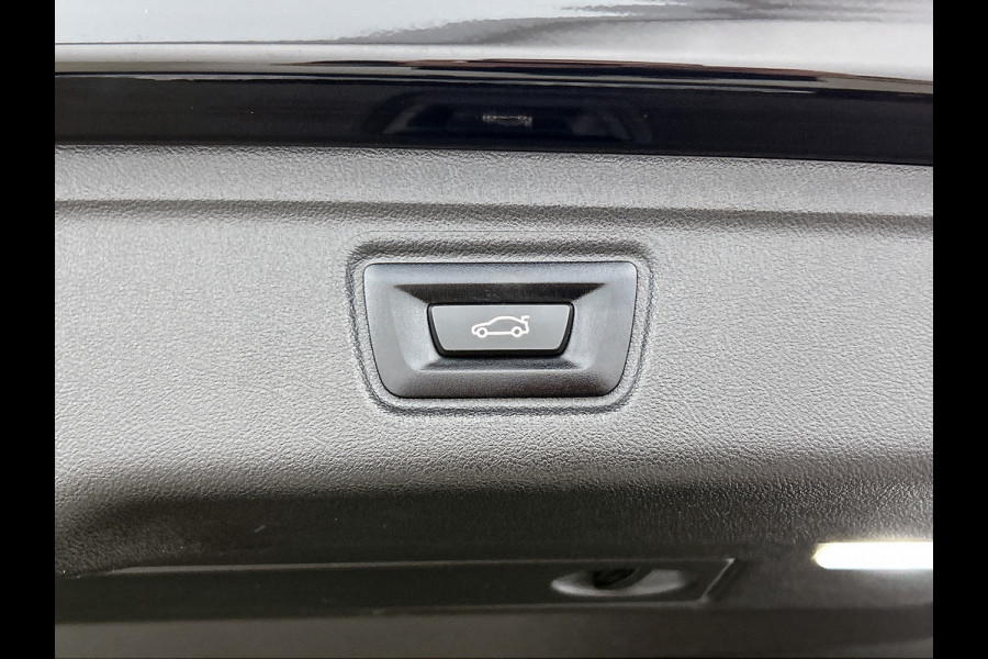 BMW 3 Serie Touring 320e Business Edition Plus(NL-auto, Goed OnderH, Carplay, Trekhaak, Camera, Navi Pro, StoelV, Etc)