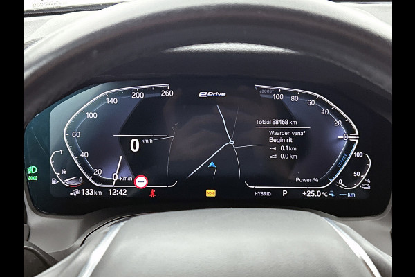 BMW 3 Serie Touring 320e Business Edition Plus(NL-auto, Goed OnderH, Carplay, Trekhaak, Camera, Navi Pro, StoelV, Etc)