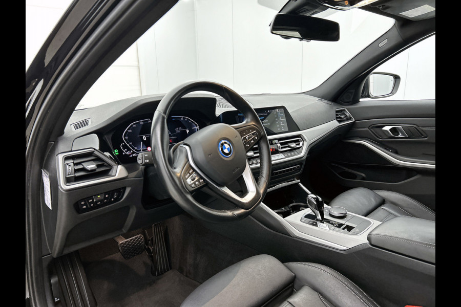 BMW 3 Serie Touring 320e Business Edition Plus(NL-auto, Goed OnderH, Carplay, Trekhaak, Camera, Navi Pro, StoelV, Etc)