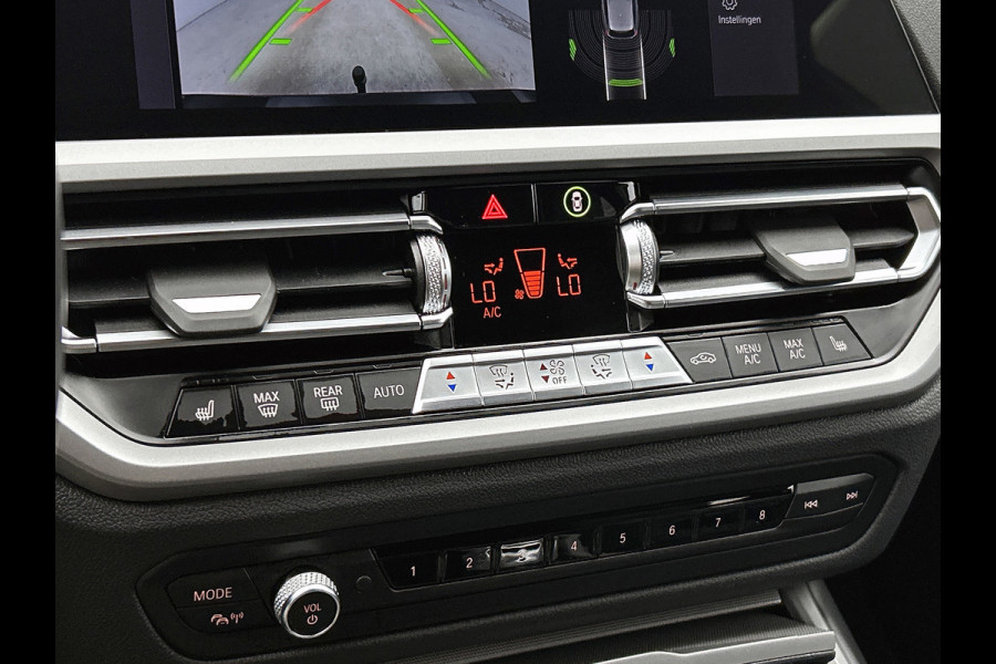 BMW 3 Serie Touring 320e Business Edition Plus(NL-auto, Goed OnderH, Carplay, Trekhaak, Camera, Navi Pro, StoelV, Etc)