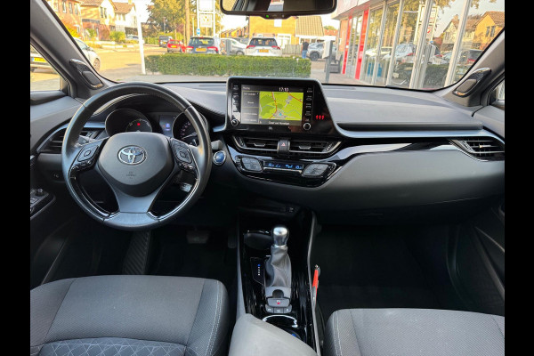 Toyota C-HR 1.8 Hybrid First Edition | Trekhaak, JBL, Apple CarPlay/Android auto, Dodehoekherkenning, Parkeersensoren, Stoelverwarming, LED