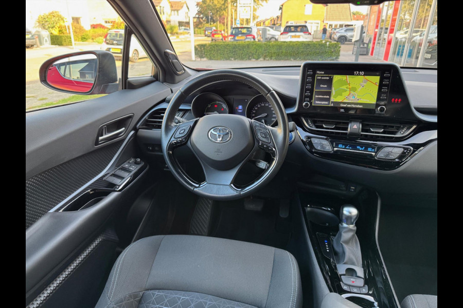 Toyota C-HR 1.8 Hybrid First Edition | Trekhaak, JBL, Apple CarPlay/Android auto, Dodehoekherkenning, Parkeersensoren, Stoelverwarming, LED
