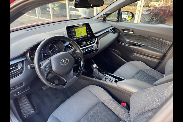 Toyota C-HR 1.8 Hybrid First Edition | Trekhaak, JBL, Apple CarPlay/Android auto, Dodehoekherkenning, Parkeersensoren, Stoelverwarming, LED