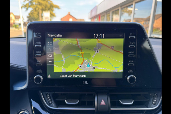 Toyota C-HR 1.8 Hybrid First Edition | Trekhaak, JBL, Apple CarPlay/Android auto, Dodehoekherkenning, Parkeersensoren, Stoelverwarming, LED