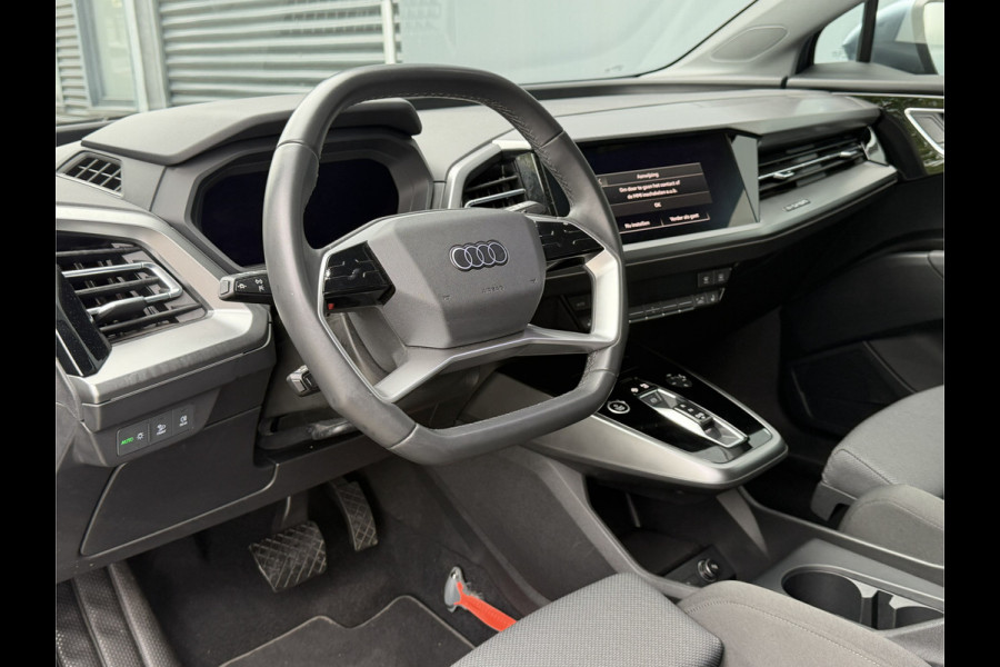 Audi Q4 e-tron BWJ 2022 | 35 Launch edition Advanced 55 kWh | SPORTSTOELEN | CARPLAY | CLIMA | STOELVERW | CAMERA A | PDC 2X | LICHTMETAAL |