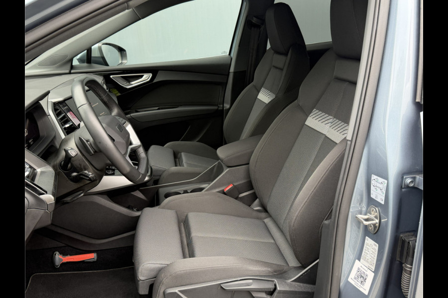 Audi Q4 e-tron BWJ 2022 | 35 Launch edition Advanced 55 kWh | SPORTSTOELEN | CARPLAY | CLIMA | STOELVERW | CAMERA A | PDC 2X | LICHTMETAAL |
