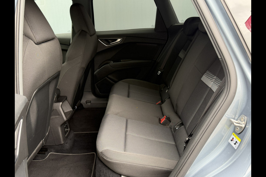 Audi Q4 e-tron BWJ 2022 | 35 Launch edition Advanced 55 kWh | SPORTSTOELEN | CARPLAY | CLIMA | STOELVERW | CAMERA A | PDC 2X | LICHTMETAAL |