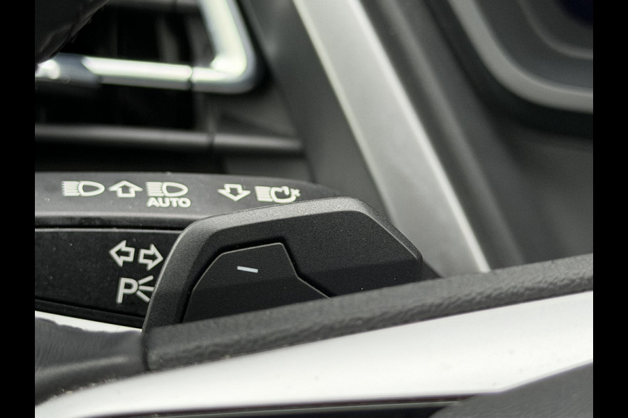 Audi Q4 e-tron BWJ 2022 | 35 Launch edition Advanced 55 kWh | SPORTSTOELEN | CARPLAY | CLIMA | STOELVERW | CAMERA A | PDC 2X | LICHTMETAAL |
