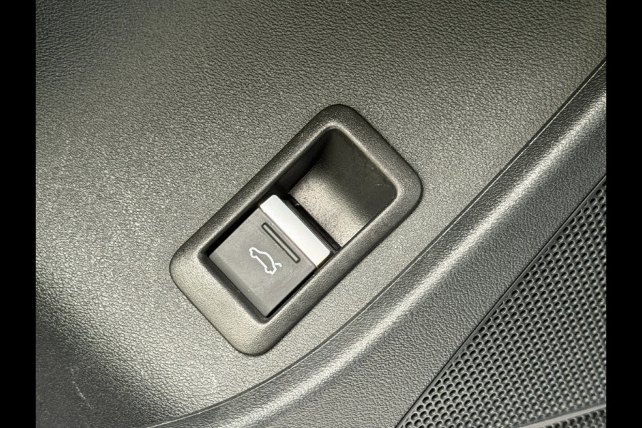 Audi Q4 e-tron BWJ 2022 | 35 Launch edition Advanced 55 kWh | SPORTSTOELEN | CARPLAY | CLIMA | STOELVERW | CAMERA A | PDC 2X | LICHTMETAAL |