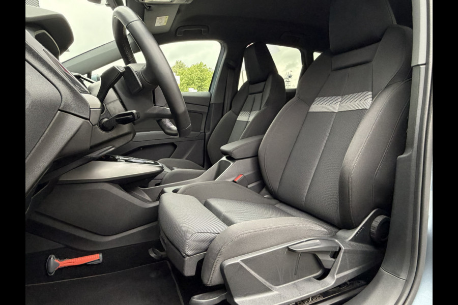 Audi Q4 e-tron BWJ 2022 | 35 Launch edition Advanced 55 kWh | SPORTSTOELEN | CARPLAY | CLIMA | STOELVERW | CAMERA A | PDC 2X | LICHTMETAAL |