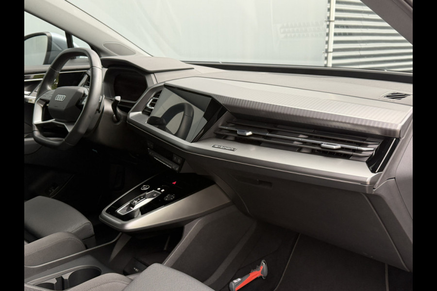 Audi Q4 e-tron BWJ 2022 | 35 Launch edition Advanced 55 kWh | SPORTSTOELEN | CARPLAY | CLIMA | STOELVERW | CAMERA A | PDC 2X | LICHTMETAAL |