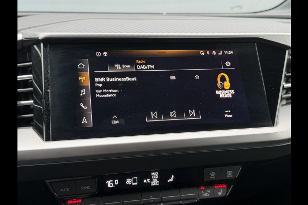 Audi Q4 e-tron BWJ 2022 | 35 Launch edition Advanced 55 kWh | SPORTSTOELEN | CARPLAY | CLIMA | STOELVERW | CAMERA A | PDC 2X | LICHTMETAAL |