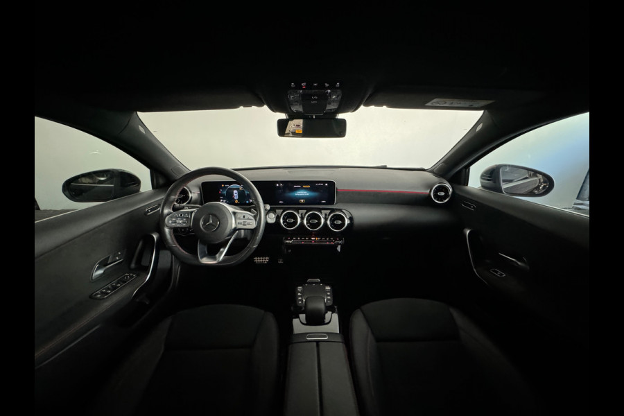 Mercedes-Benz A-Klasse 200 AMG Camera|CarPlay|Stoelverwarming