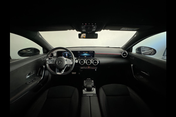 Mercedes-Benz A-Klasse 200 AMG Camera|CarPlay|Stoelverwarming