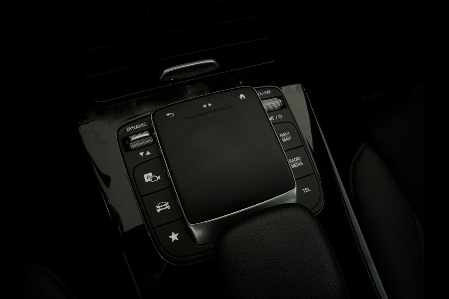 Mercedes-Benz A-Klasse 200 AMG Camera|CarPlay|Stoelverwarming