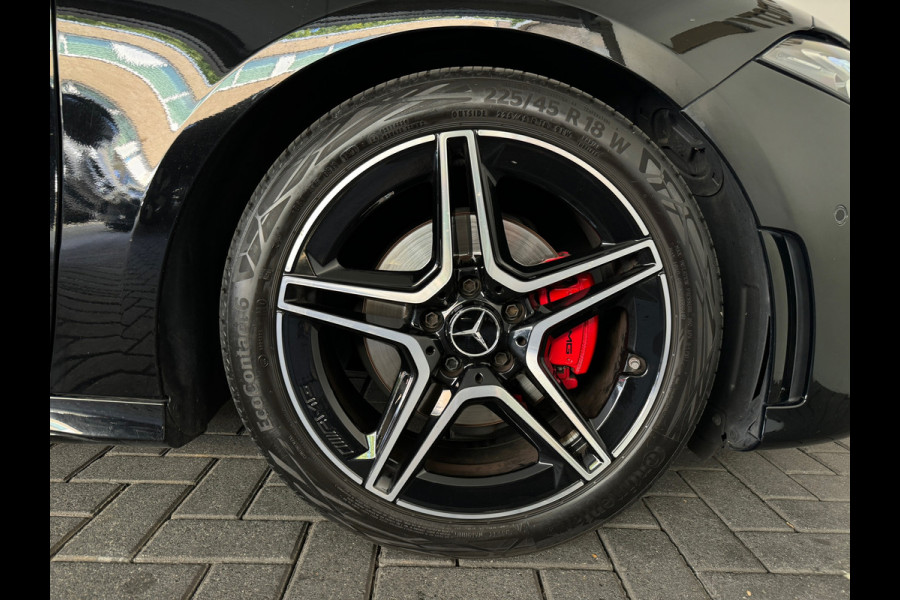 Mercedes-Benz A-Klasse 200 AMG Camera|CarPlay|Stoelverwarming
