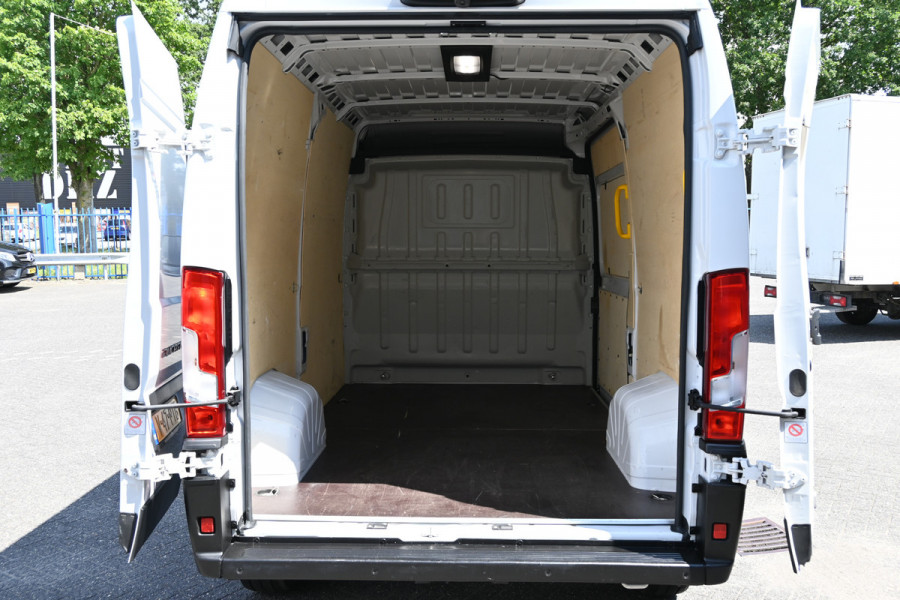 Fiat Ducato L2H2 2.2 MultiJet 140 pk 3.5t Camera, Cruise control, 270 Graden deuren
