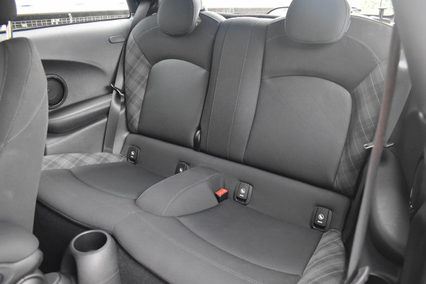 MINI 3-deurs 1.5 Cooper Chili | Xenon | Carplay | Navi | Sportstoelen