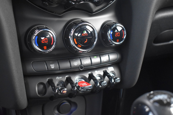 MINI 3-deurs 1.5 Cooper Chili | Xenon | Carplay | Navi | Sportstoelen
