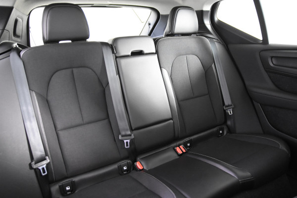Volvo XC40 2.0 D3 Momentum *Navigatie*Trekhaak*Standkachel*