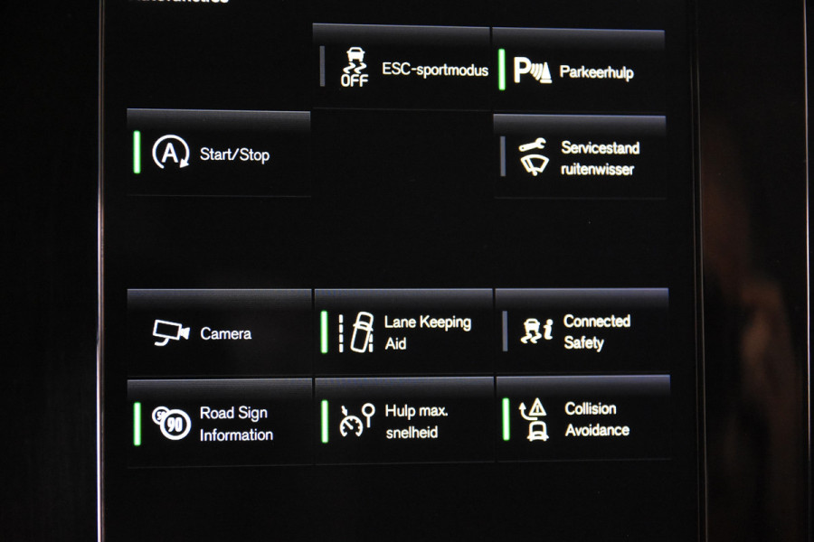 Volvo XC40 2.0 D3 Momentum *Navigatie*Trekhaak*Standkachel*
