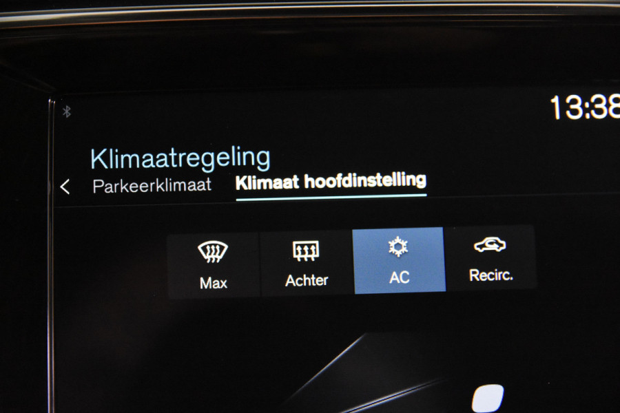 Volvo XC40 2.0 D3 Momentum *Navigatie*Trekhaak*Standkachel*