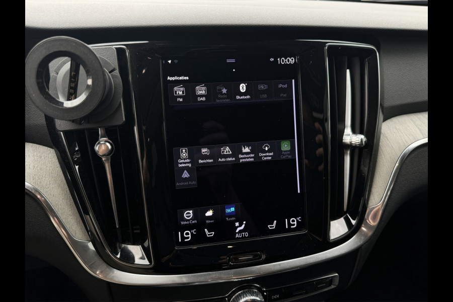 Volvo V60 2.0 T8 Recharge AWD Inscription | Pano | Trekhaak | Harman Kardon | Memory | Pilot Assist | Camera
