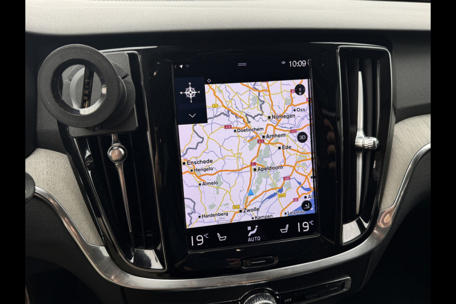 Volvo V60 2.0 T8 Recharge AWD Inscription | Pano | Trekhaak | Harman Kardon | Memory | Pilot Assist | Camera