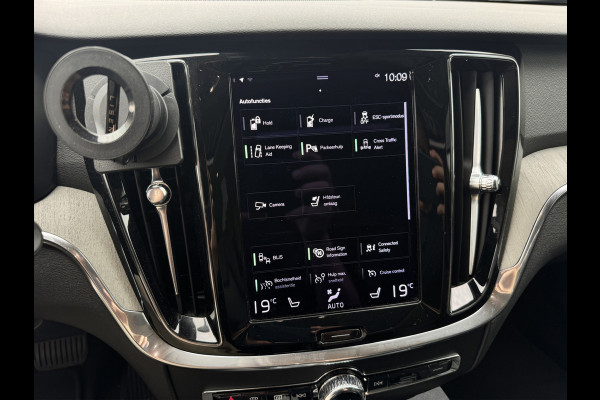 Volvo V60 2.0 T8 Recharge AWD Inscription | Pano | Trekhaak | Harman Kardon | Memory | Pilot Assist | Camera