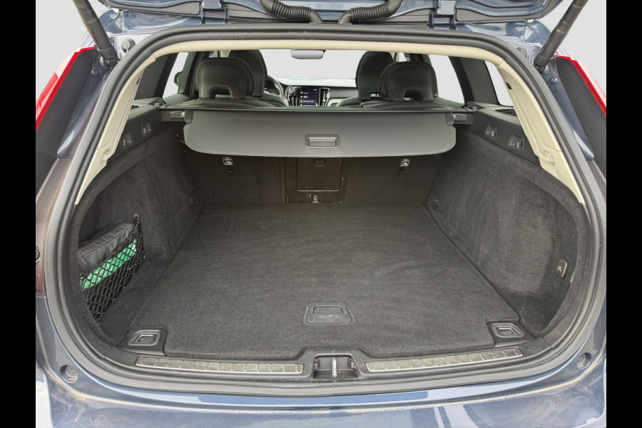 Volvo V60 2.0 T8 Recharge AWD Inscription | Pano | Trekhaak | Harman Kardon | Memory | Pilot Assist | Camera