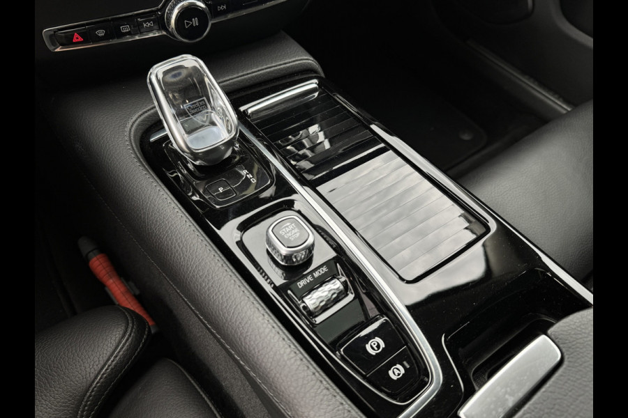 Volvo V60 2.0 T8 Recharge AWD Inscription | Pano | Trekhaak | Harman Kardon | Memory | Pilot Assist | Camera