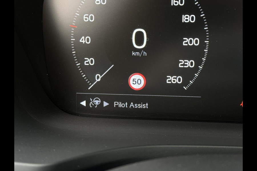 Volvo V60 2.0 T8 Recharge AWD Inscription | Pano | Trekhaak | Harman Kardon | Memory | Pilot Assist | Camera