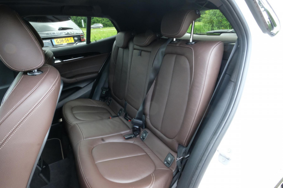 BMW X2 sDrive20i High Executive 190 PK | Panorama dak | Stoelverwarming | Vol lederen bekleding | CarPlay| Elektrische klep | LED verlichting | Lichtmetalen velgen | Achteruitrijcamera |